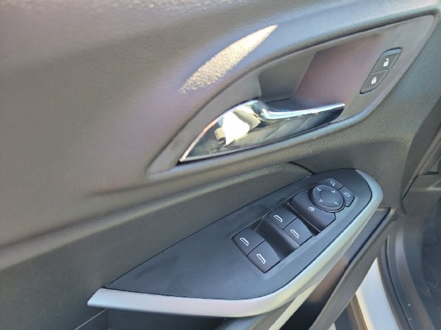 Used 2026 Chevrolet Trax RS w/ Sunroof Package FWD image 28