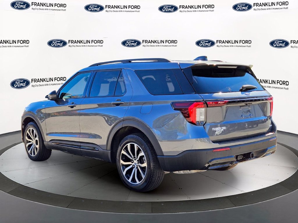 Certified 2025 Ford Explorer ST-Line AWD/4WD image 3