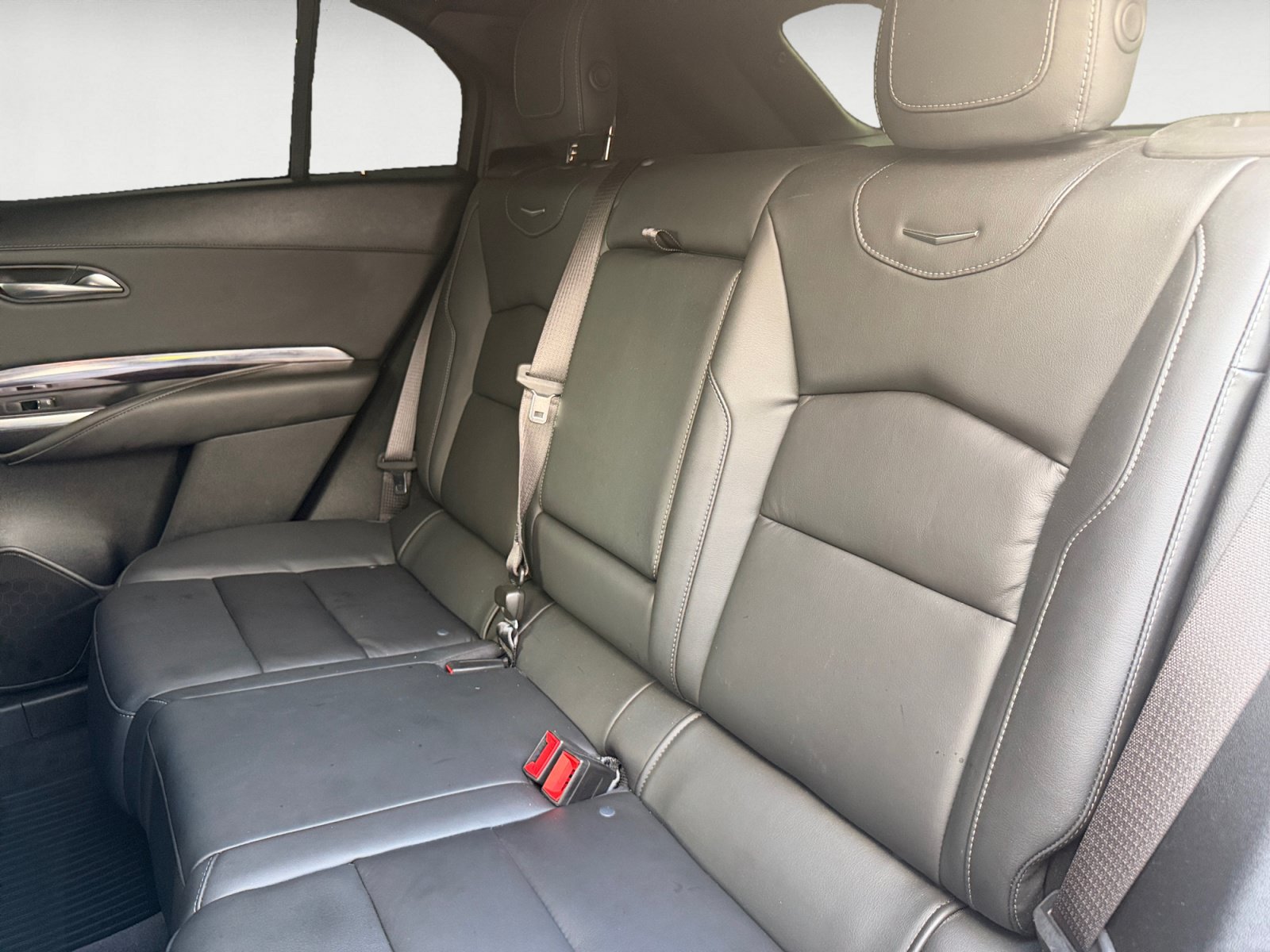 Used 2023 Cadillac XT4 Luxury w/ Cold Weather Package FWD image 13