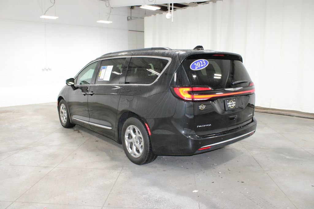 Used 2023 Chrysler Pacifica Limited FWD image 7