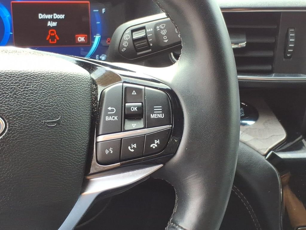 Certified 2023 Ford Explorer Platinum w/ Technology Package AWD/4WD image 21