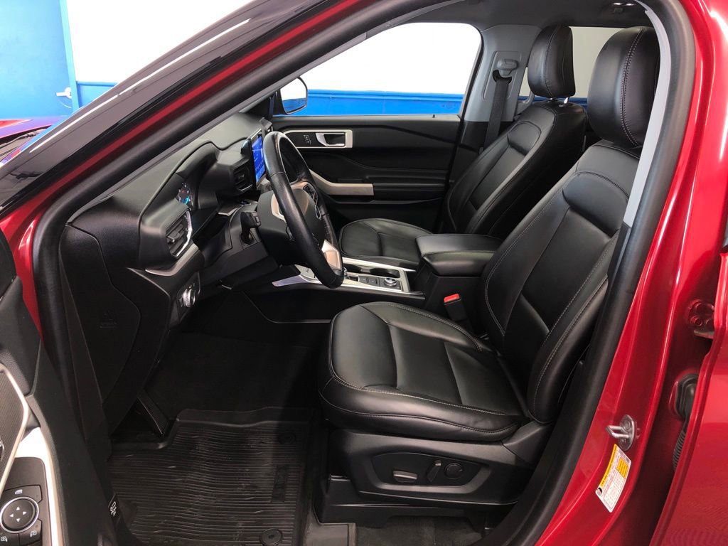 Certified 2022 Ford Explorer XLT w/ Equipment Group 202A image 10