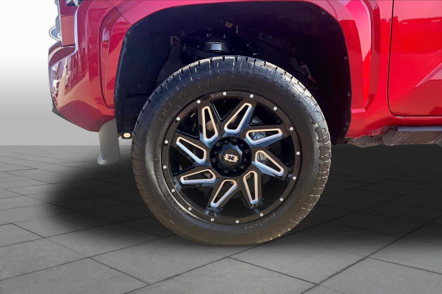 Used 2025 Toyota Tacoma SR5 AWD/4WD image 11