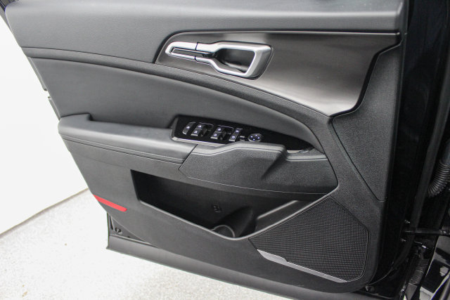 Used 2025 Kia Sportage EX FWD image 15