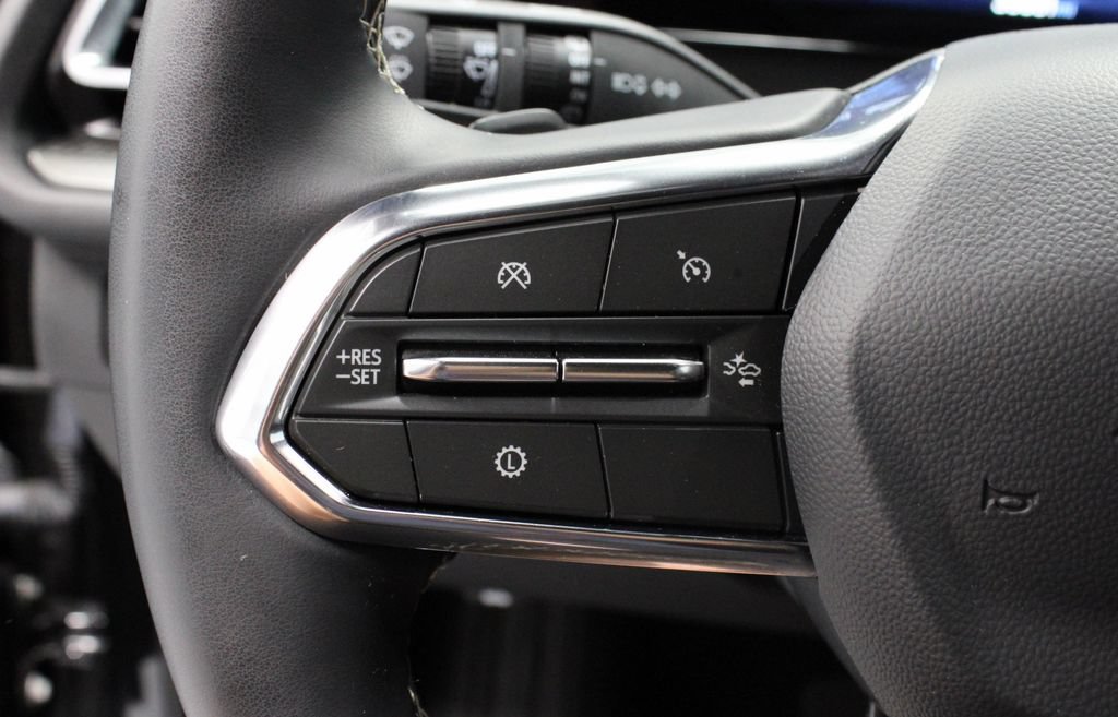 Used 2025 Chevrolet Traverse LT AWD/4WD image 27