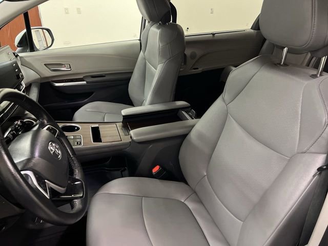 Used 2024 Toyota Sienna XLE image 9