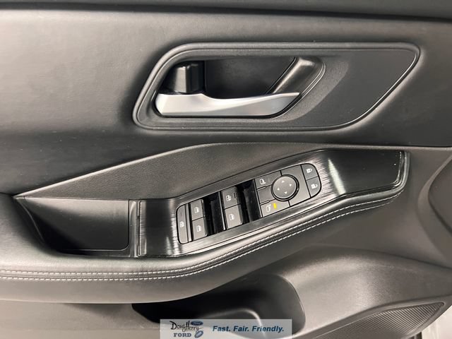 Used 2025 Nissan Rogue SV FWD image 23