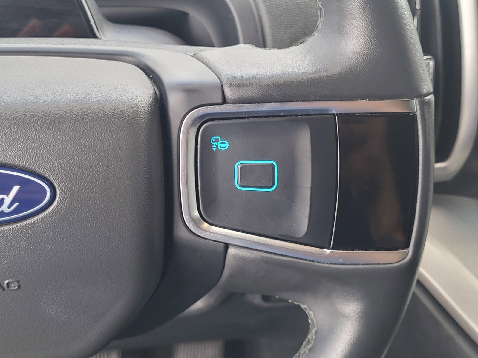 Certified 2025 Ford Expedition Active image 29