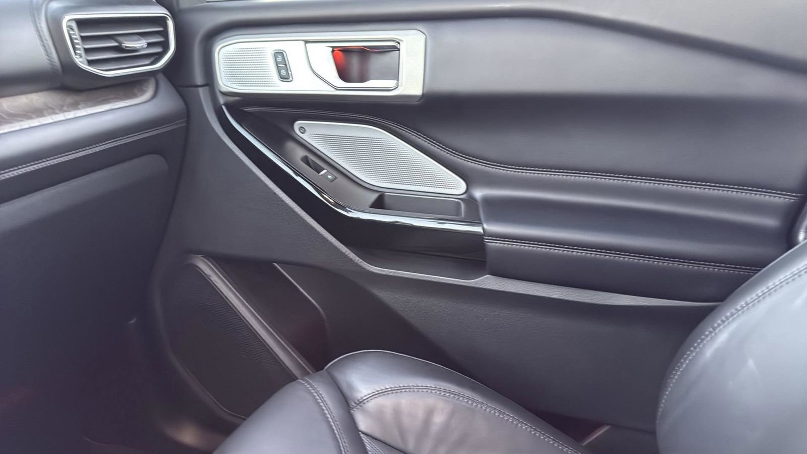 Certified 2022 Ford Explorer Platinum w/ Technology Package image 22