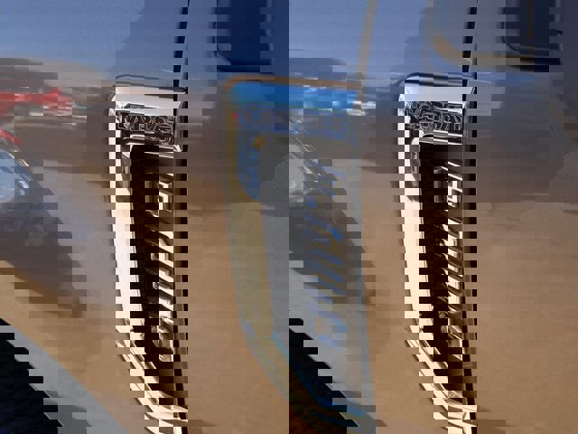 Certified 2022 Ford F250 Lariat w/ Lariat Value Package image 37