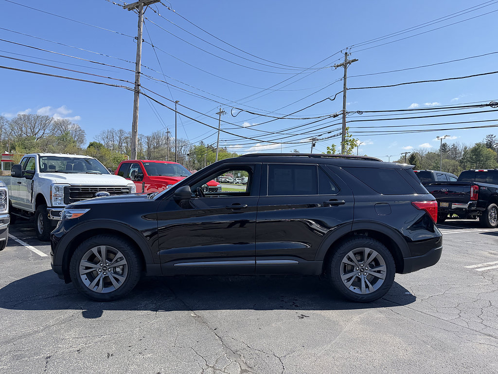 Certified 2021 Ford Explorer XLT w/ Equipment Group 202A AWD/4WD image 4