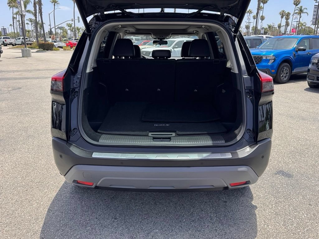 Used 2021 Nissan Rogue SV w/ Premium Package FWD image 13