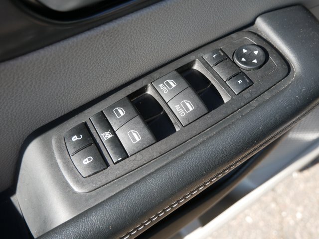 Used 2023 Chrysler Pacifica Touring-L FWD image 14