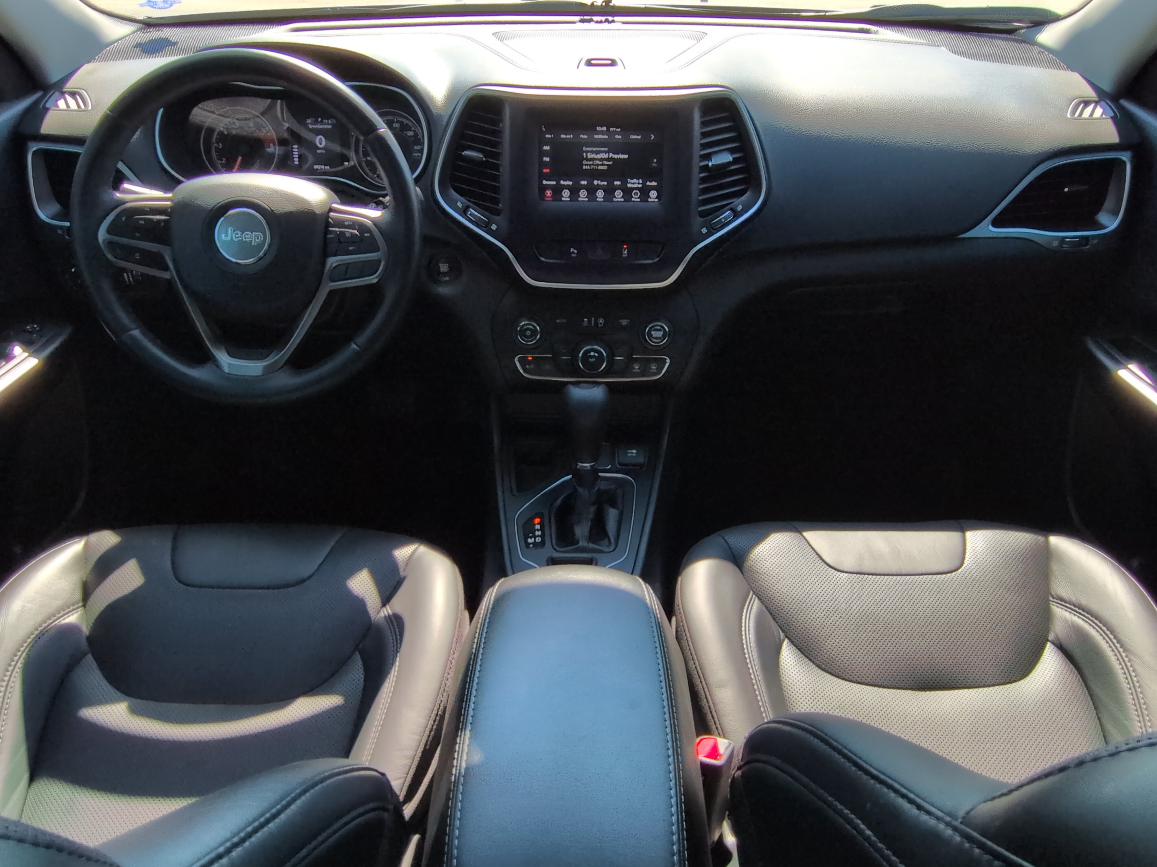 Used 2021 Jeep Cherokee Latitude Lux w/ Sun & Sound Group FWD image 13