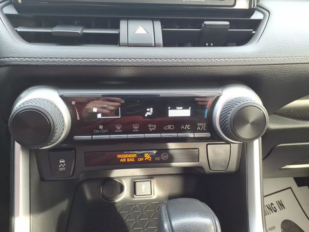 Used 2022 Toyota RAV4 LE image 19