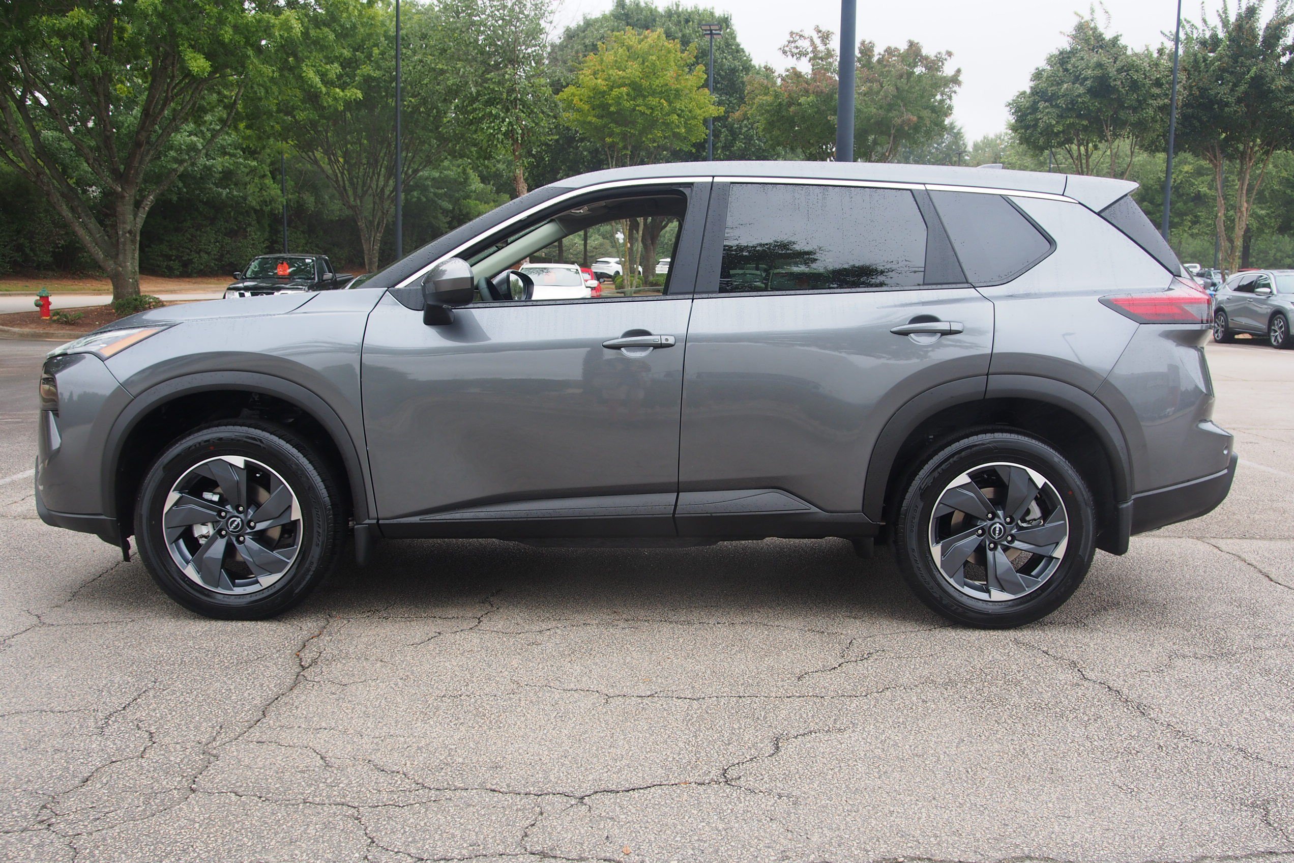 Used 2026 Nissan Rogue SV FWD image 4