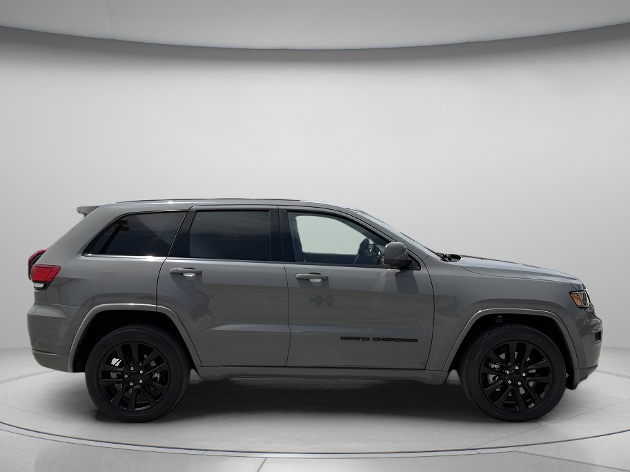 Used 2021 Jeep Grand Cherokee Laredo X AWD/4WD image 2