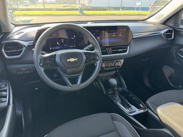 Used 2025 Chevrolet TrailBlazer LT AWD/4WD image 16