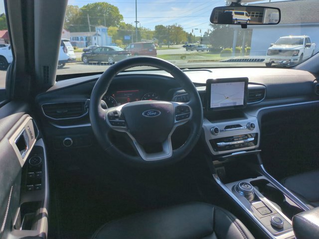 Certified 2022 Ford Explorer XLT w/ Equipment Group 202A AWD/4WD image 32