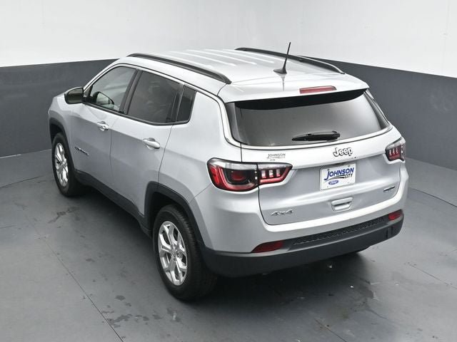 Used 2024 Jeep Compass Latitude AWD/4WD image 23