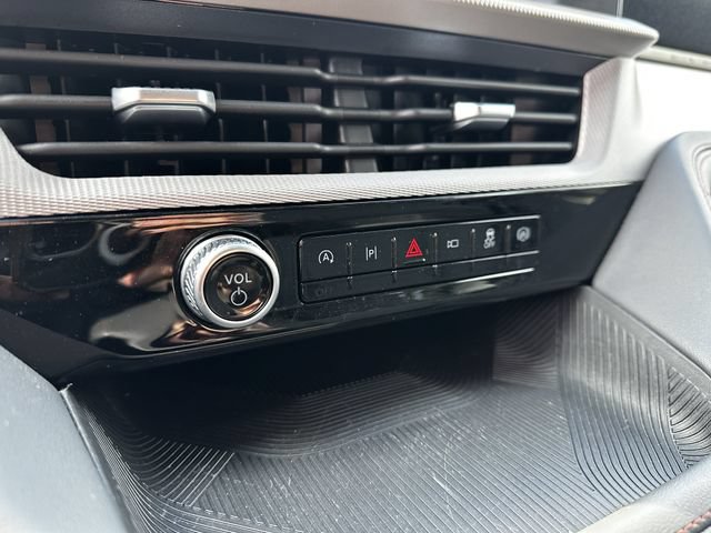 Certified 2025 Ford Explorer Active AWD/4WD image 24