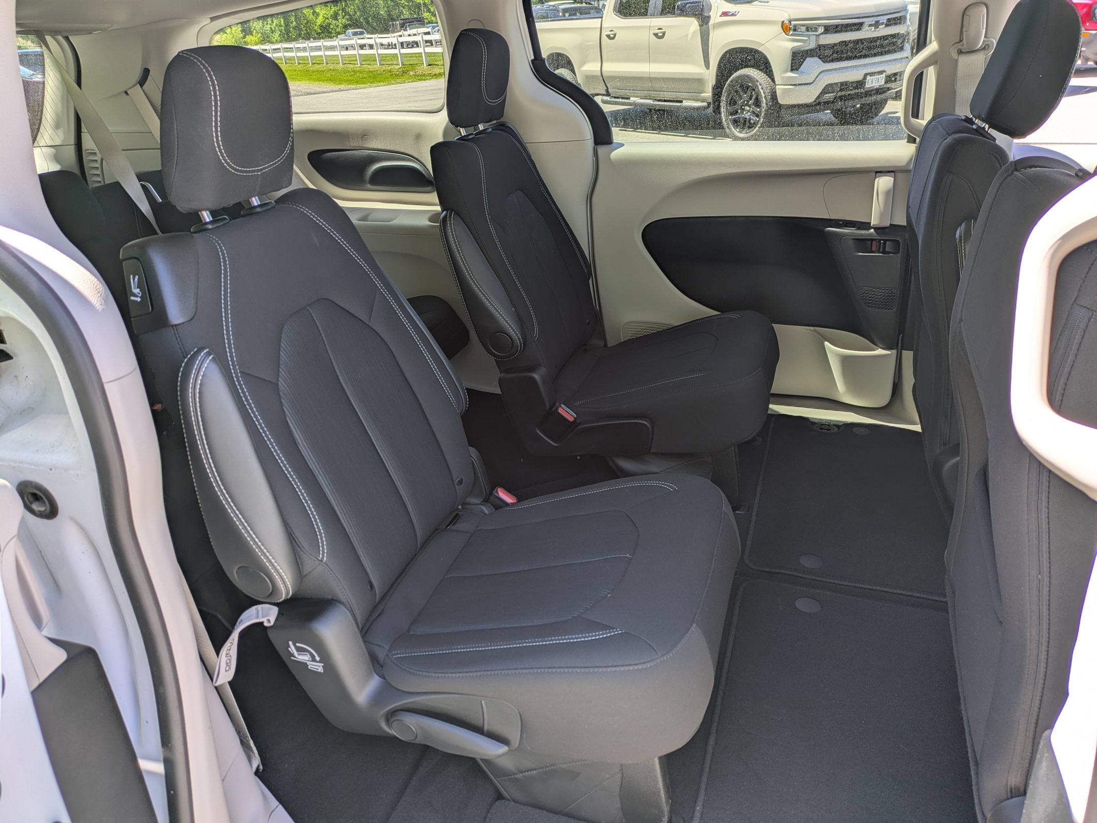Used 2024 Chrysler Voyager LX FWD image 20