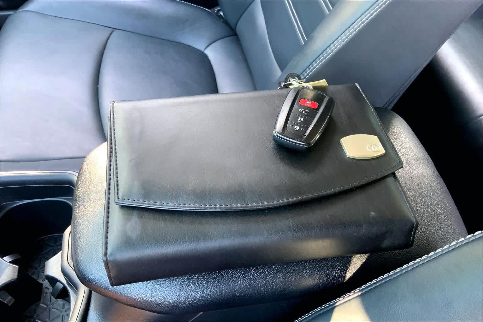 Used 2021 Toyota RAV4 XLE Premium FWD image 15