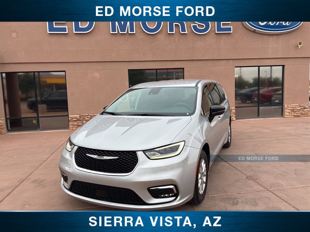 Used 2024 Chrysler Pacifica Touring-L