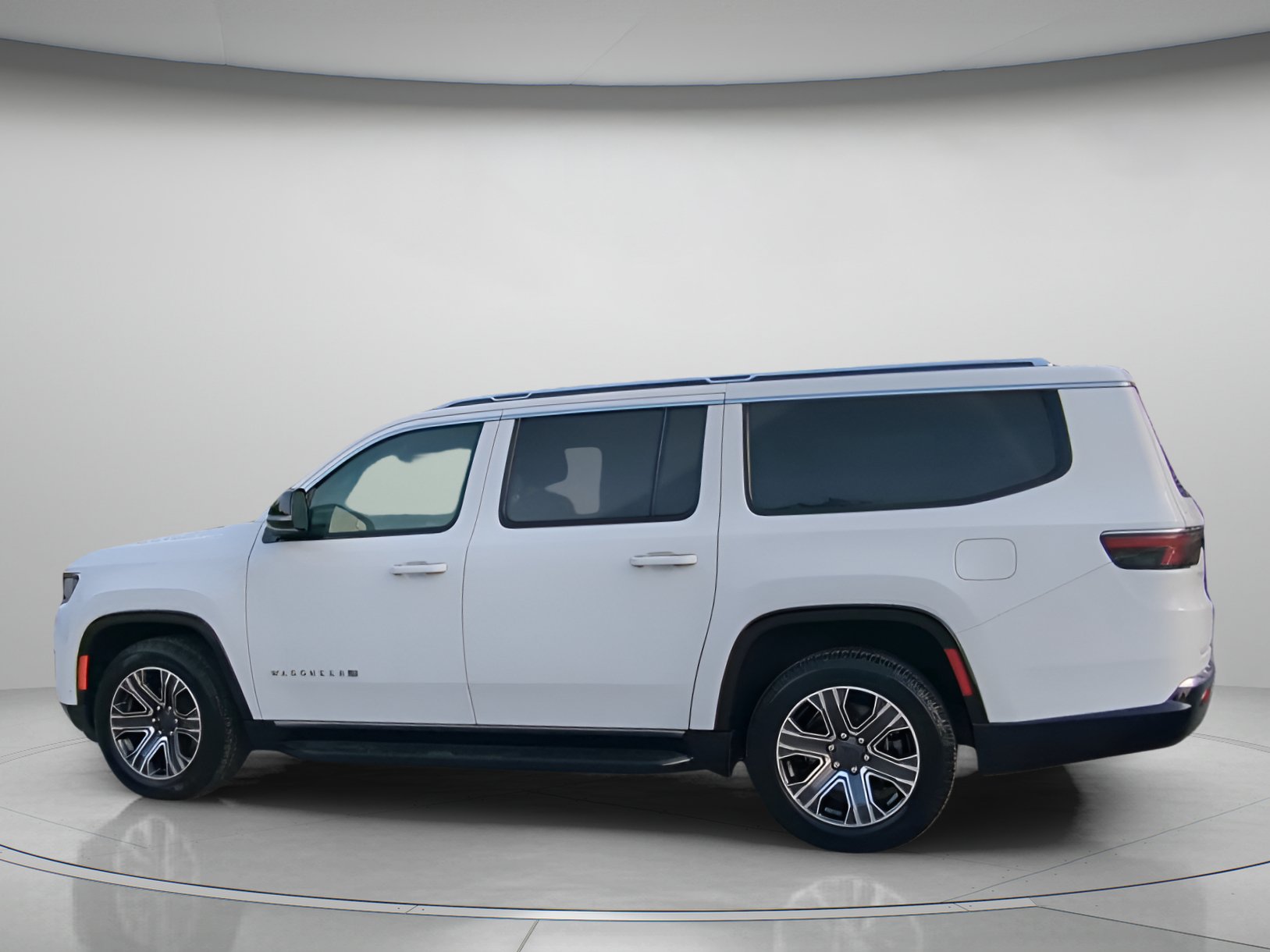 Used 2024 Jeep Wagoneer L Series II w/ Flexible Seating Group RWD image 15