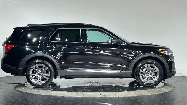 Certified 2025 Ford Explorer Active w/ Active Comfort Package AWD/4WD image 11