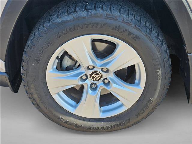 Used 2021 Toyota RAV4 XLE w/ Convenience Package image 24