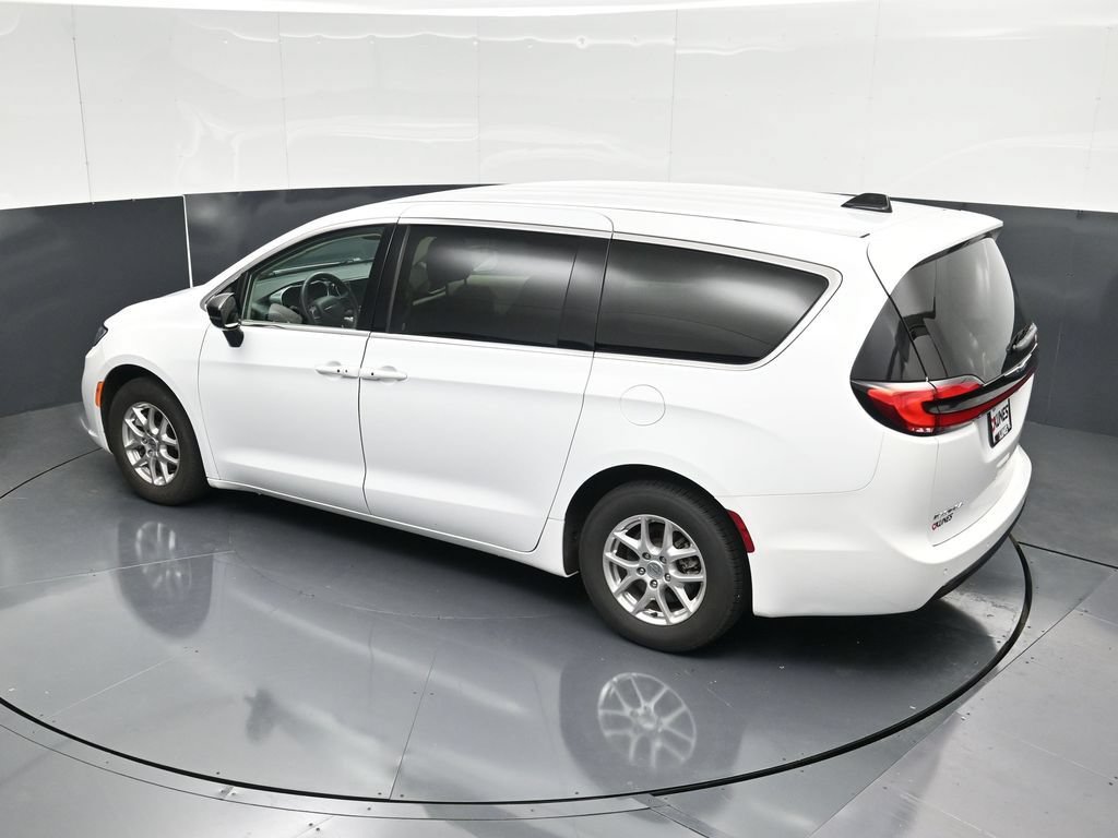Used 2024 Chrysler Pacifica Touring-L FWD image 51