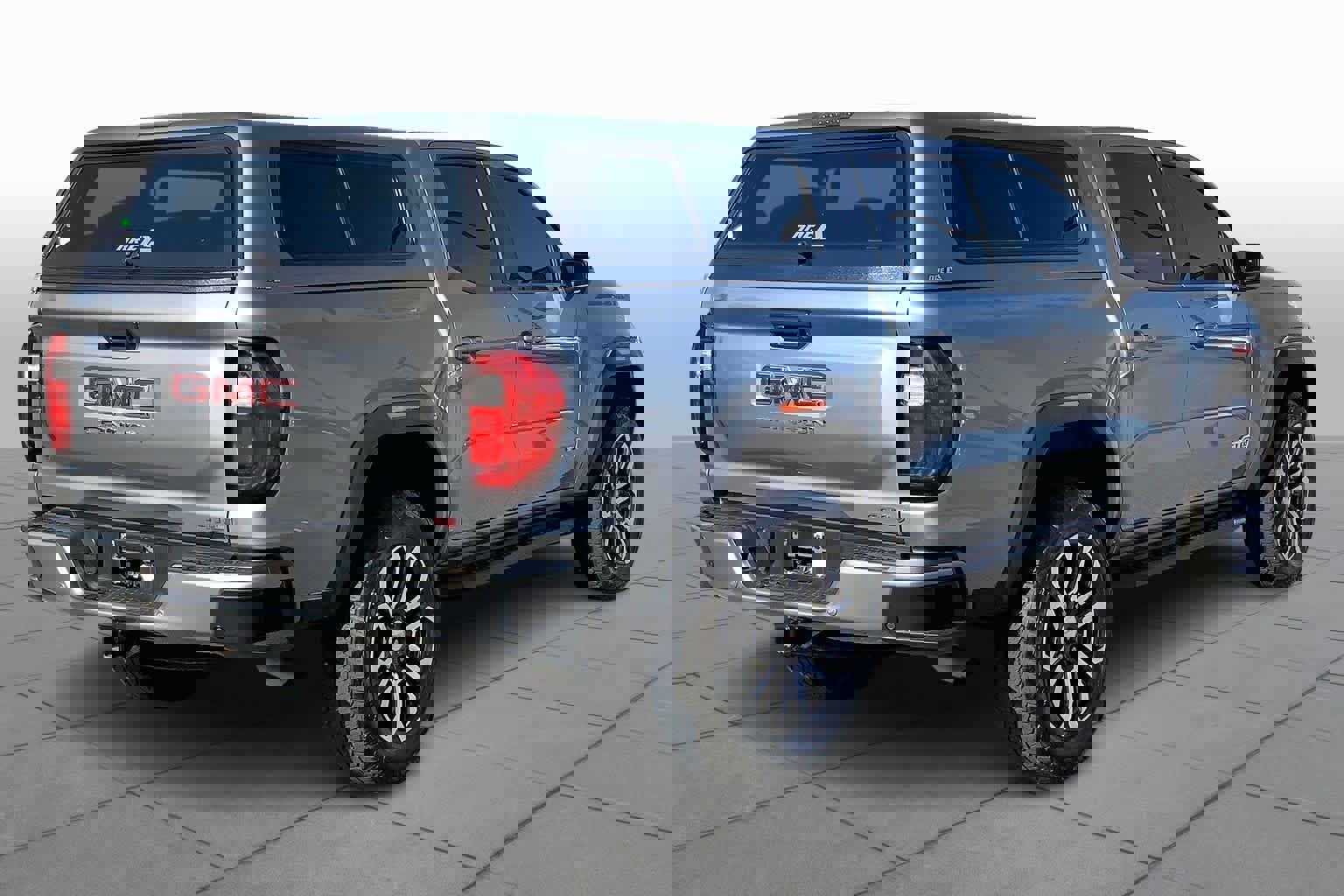 Used 2024 GMC Canyon AT4 w/ Canyon Safety Plus Package image 3