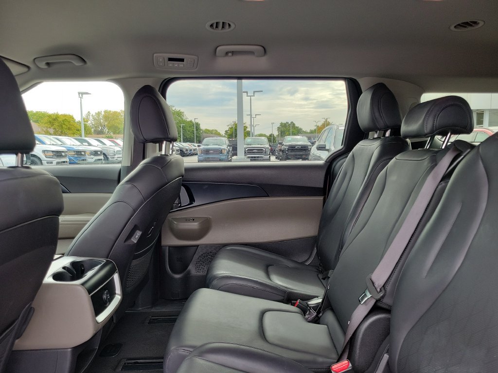 Used 2026 Kia Carnival FWD image 14