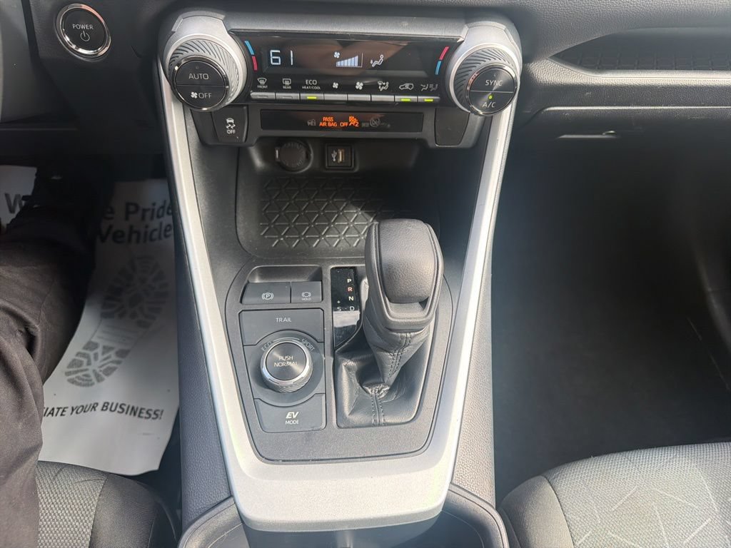 Used 2023 Toyota RAV4 XLE AWD/4WD image 29