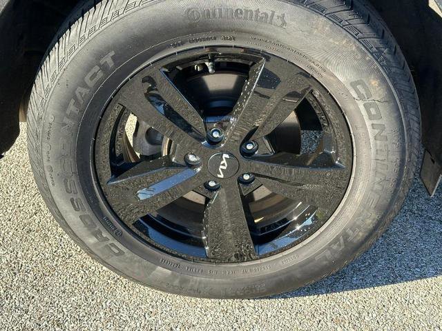 Used 2023 Kia Sorento LX image 6