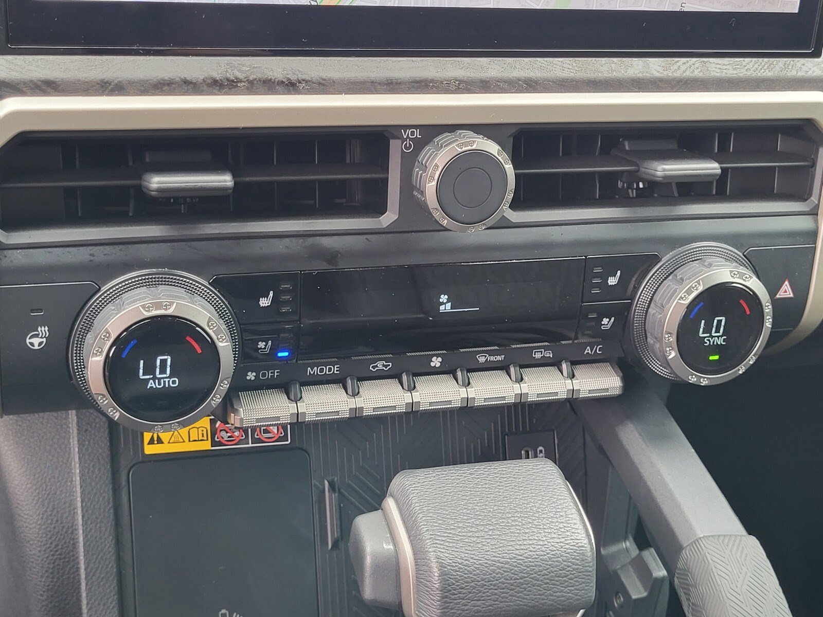 Used 2024 Toyota Tacoma Limited w/ Limited Package (LT) image 24