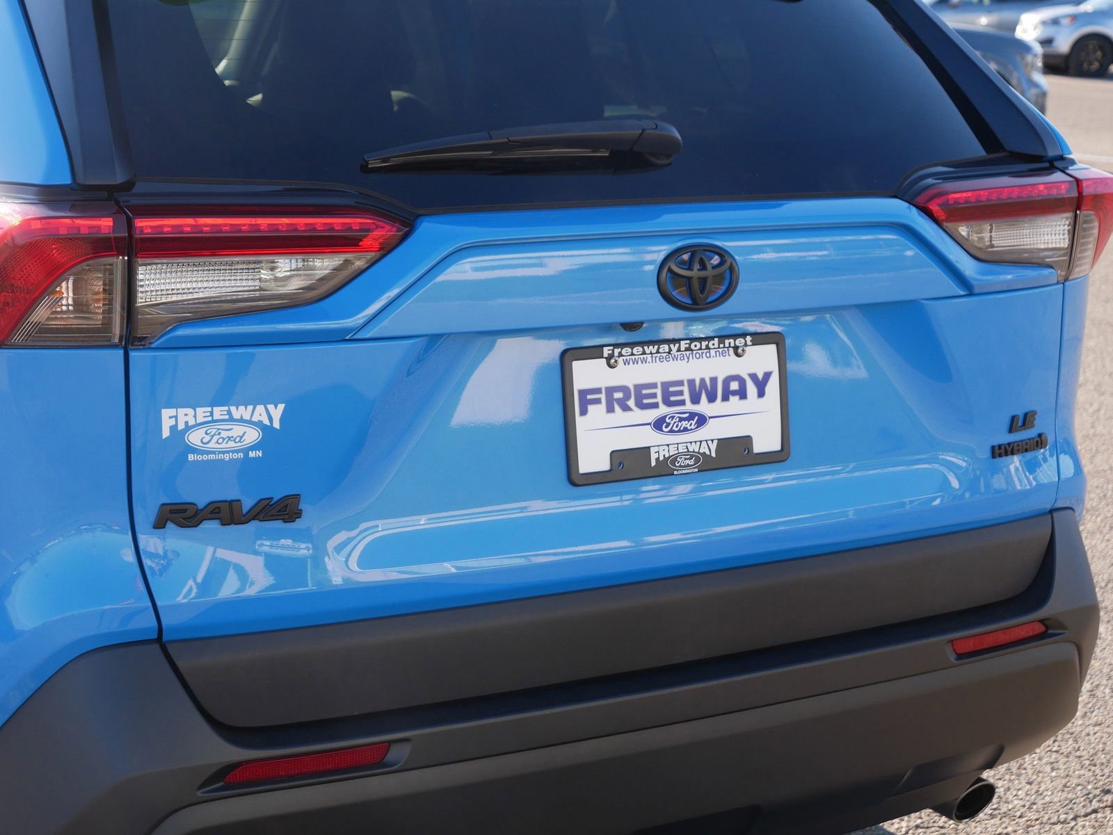 Used 2019 Toyota RAV4 LE w/ Carpet Mat Package AWD/4WD image 12