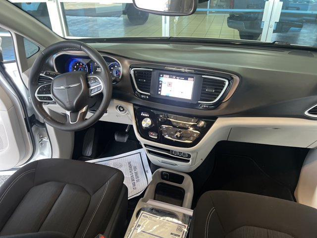 Used 2023 Chrysler Voyager LX FWD image 18