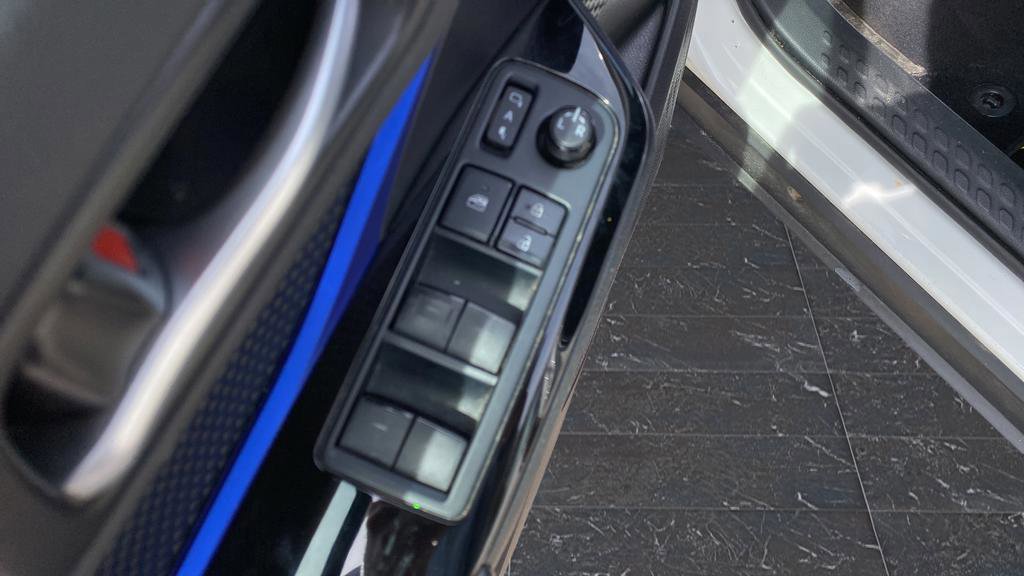 Used 2020 Toyota C-HR XLE FWD image 22