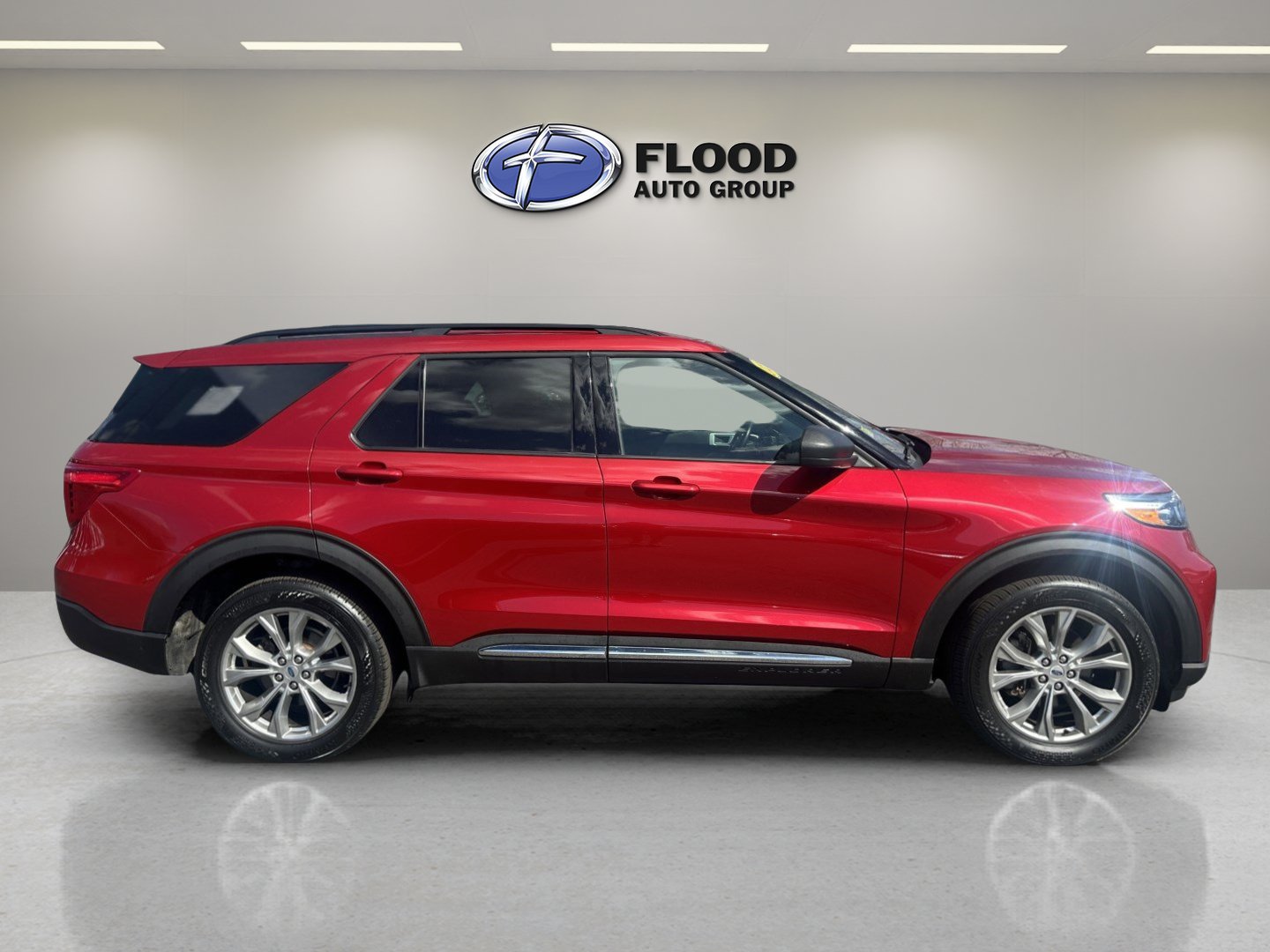 Certified 2023 Ford Explorer XLT w/ Equipment Group 202A AWD/4WD image 4