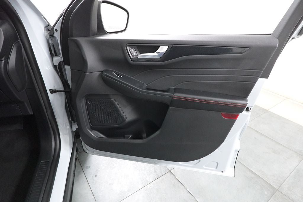 Certified 2025 Ford Escape ST-Line AWD/4WD image 29