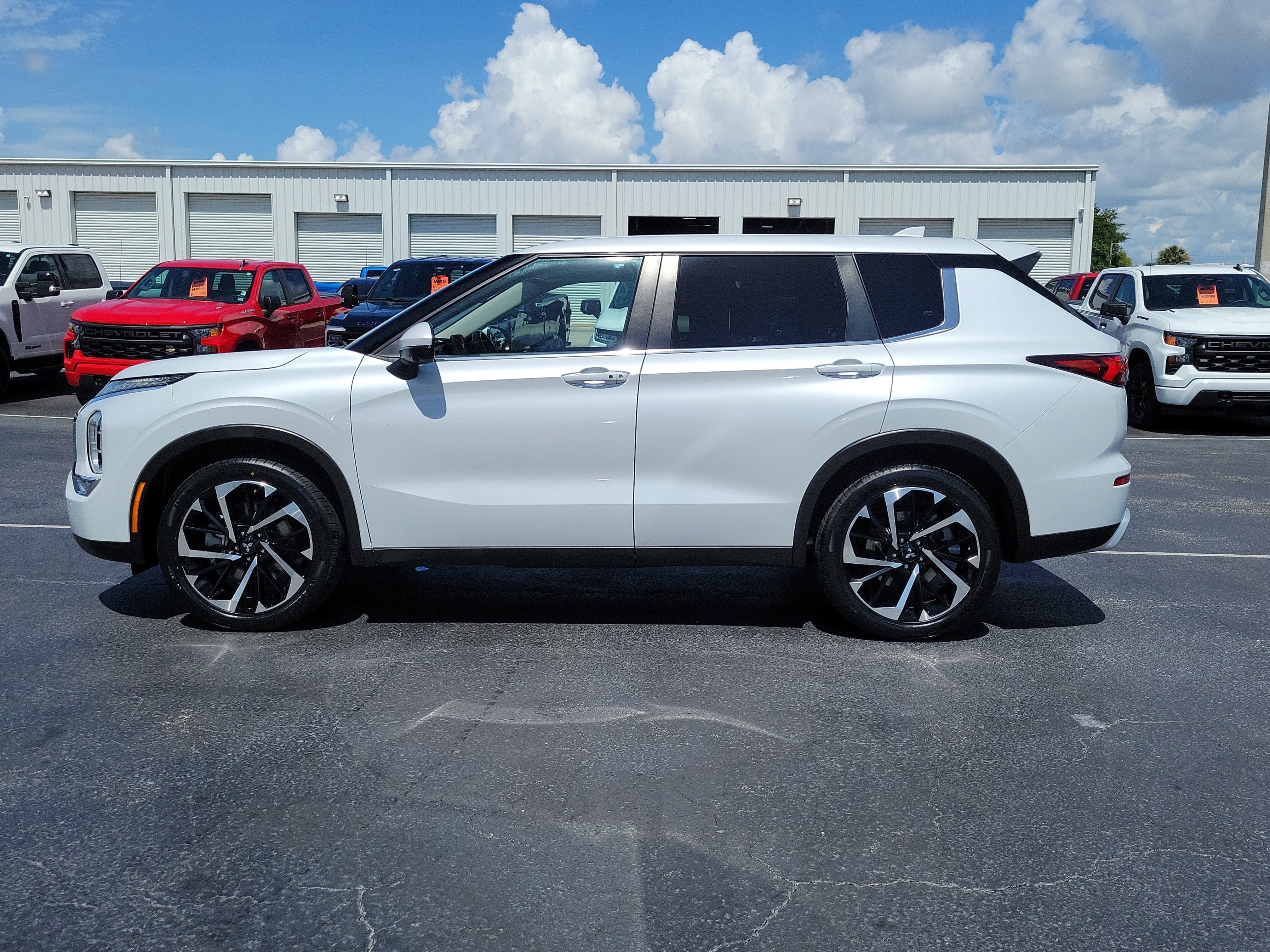 Used 2024 Mitsubishi Outlander SE FWD image 5