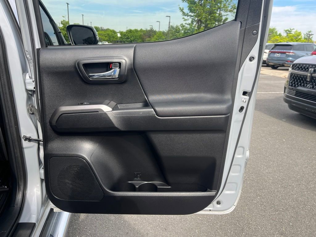 Used 2019 Toyota Tacoma TRD Sport AWD/4WD image 18