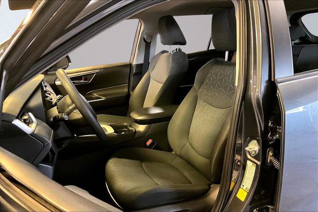 Used 2020 Toyota RAV4 XLE image 25