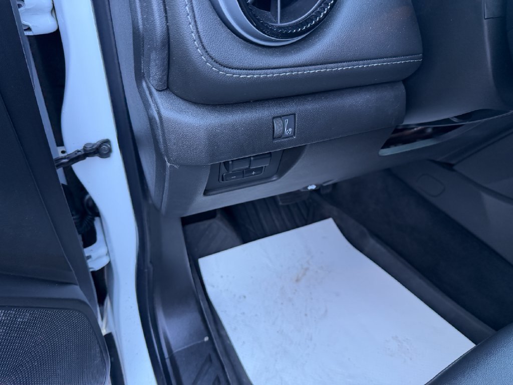 Used 2024 Chevrolet Colorado LT w/ LT Convenience Package III AWD/4WD image 23