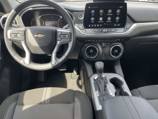 Used 2025 Chevrolet Blazer LT w/ Driver Confidence Package FWD image 3