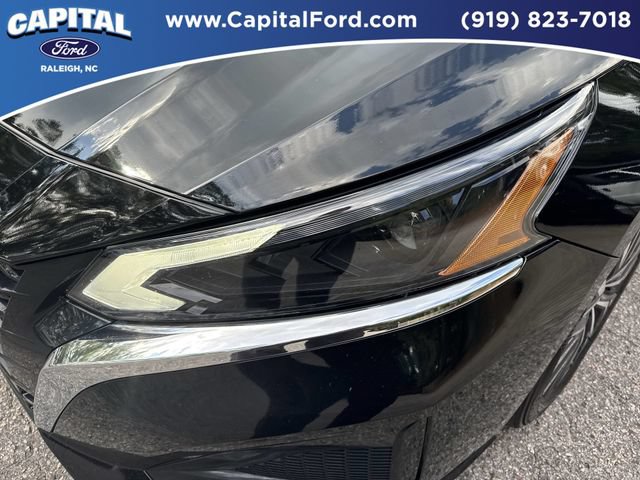 Used 2025 Nissan Altima 2.5 SV FWD image 11