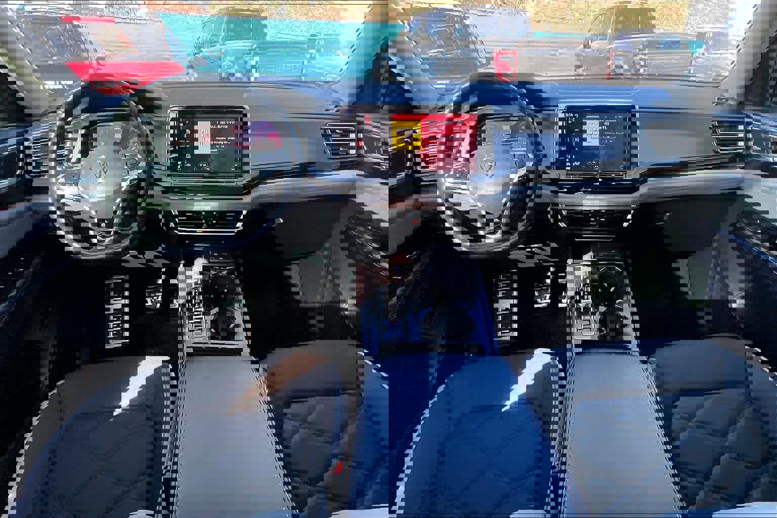 Used 2024 Volkswagen Atlas Peak Edition SE AWD/4WD image 15