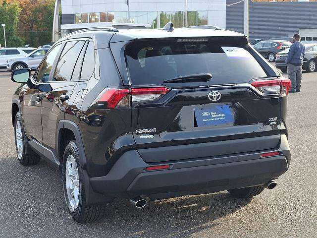 Used 2021 Toyota RAV4 XLE w/ Convenience Package image 2